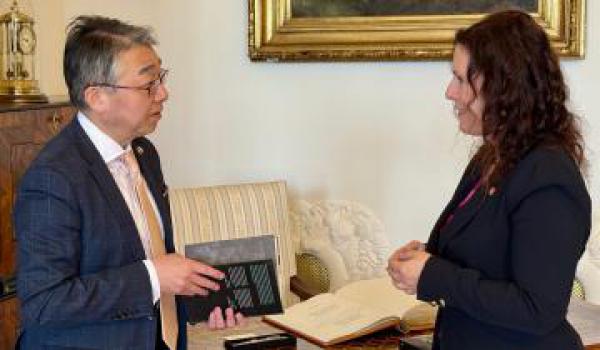Japonský velvyslanec navštívil České Budějovice
