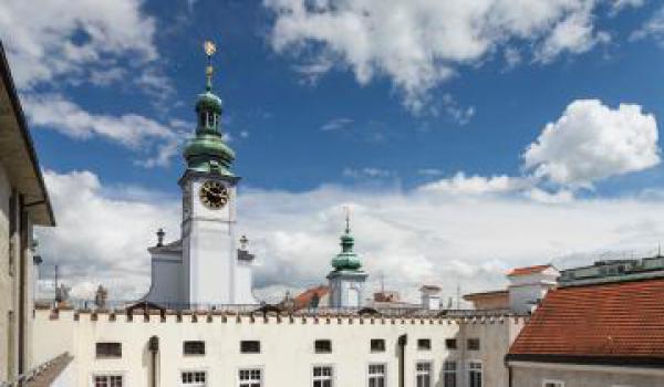 Druhý ročník Budějckých dvorků zamíří o víkendu na střechy