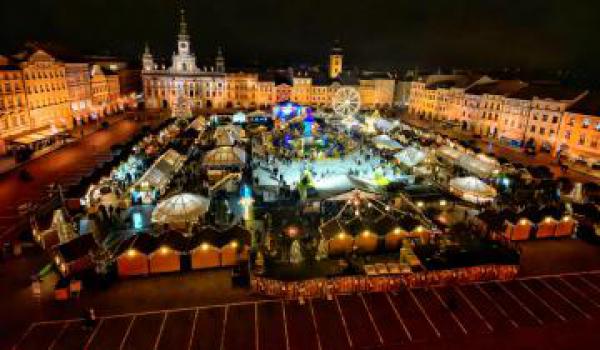 O posledním adventním víkendu bude náměstí bez aut. V sobotu i v neděli