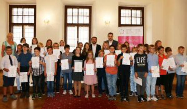 Náměstek předal certifikáty z jazykové zkoušky