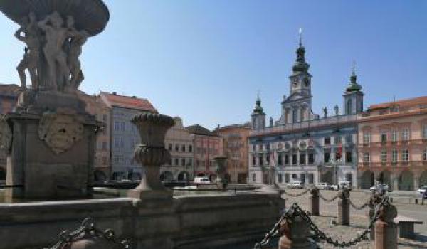 Město každoročně vypravuje desítky sociálních pohřbů