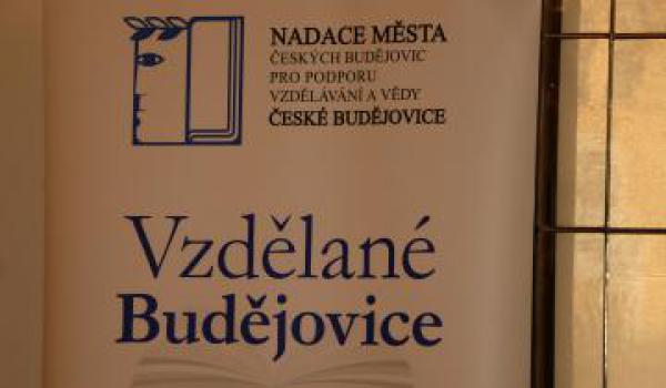 Nadace města podporuje vzdělávání, studentům předala stipendia