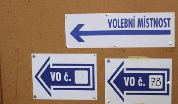 Zasedání okrskových volebních komisí bude výjimečně na Vltavě 