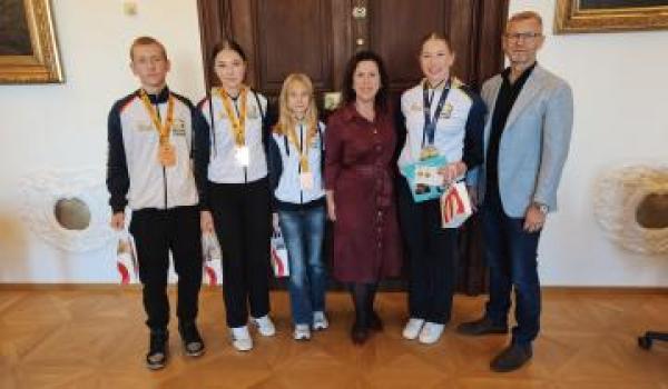 Mistryni světa a další karatisty primátorka ocenila