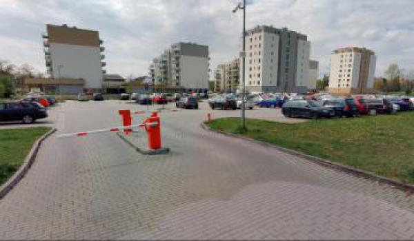 Řidiči budou moci v létě využívat univerzitní parkoviště Na Zlaté stoce