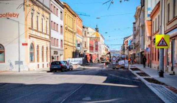 Město čeká dopravní omezení, Rudolfovská bude od 7. dubna plně průjezdná