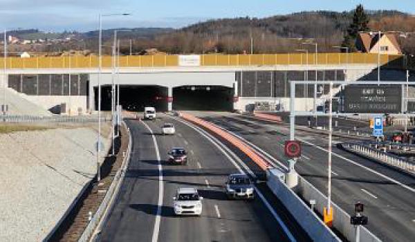 Noční uzavírka tunelu Pohůrka – důležité upozornění pro řidiče!