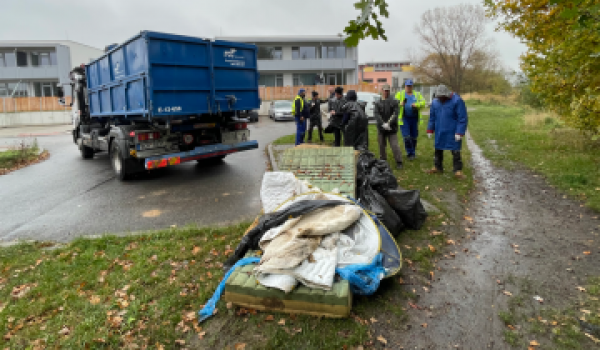 Bezdomovci uklízeli v Suchém Vrbném