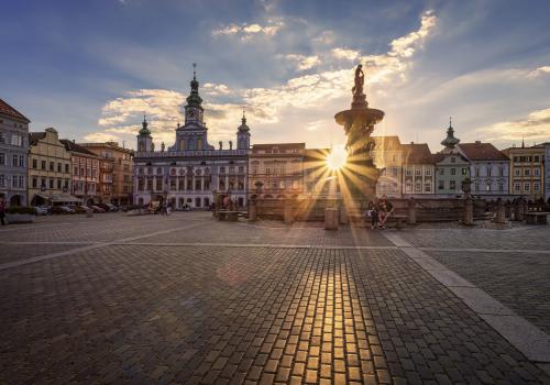 Náměstí Př. Otakara II. s radnicí a Samsonovou kašnou. Foto P. Kubát