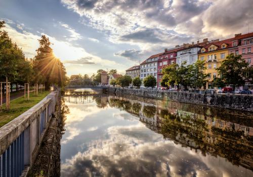 Řeka Malše a Zátkovo nábřeží. Foto P. Kubát